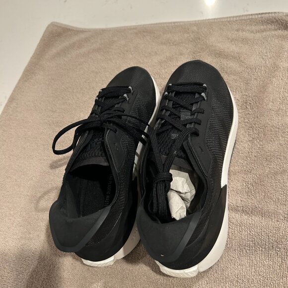 Athletic_Shoes
